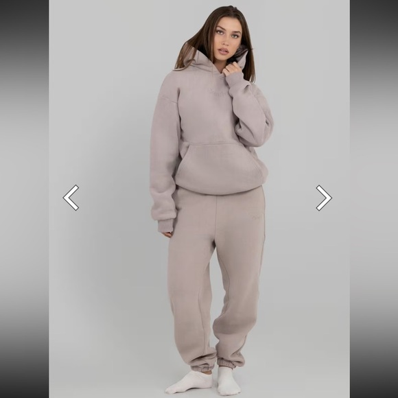 Comfrt Tops - 🌸NWT COMFRT Signature Hoodie & Sweatpants SET